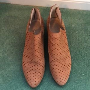 Kenneth Cole ankle booties